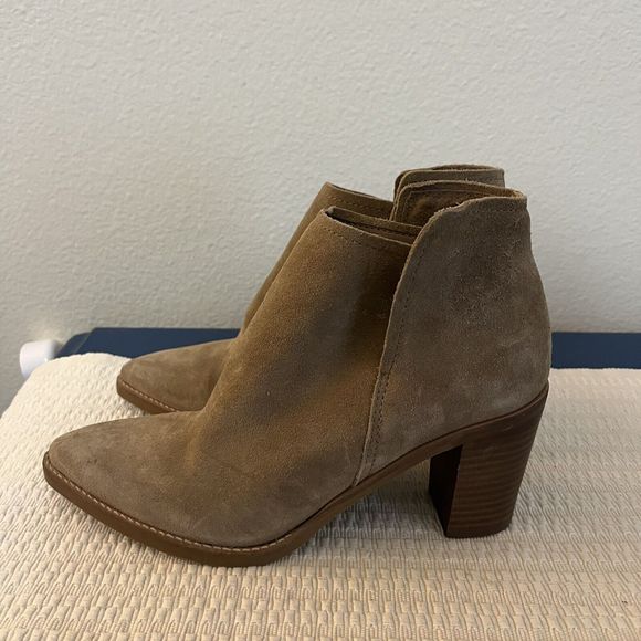 DOLCE VITA Women's Mushroom Suede Spade Pointed Toe Heeled Ankle Boot SZ 9 - Picture 4 of 9